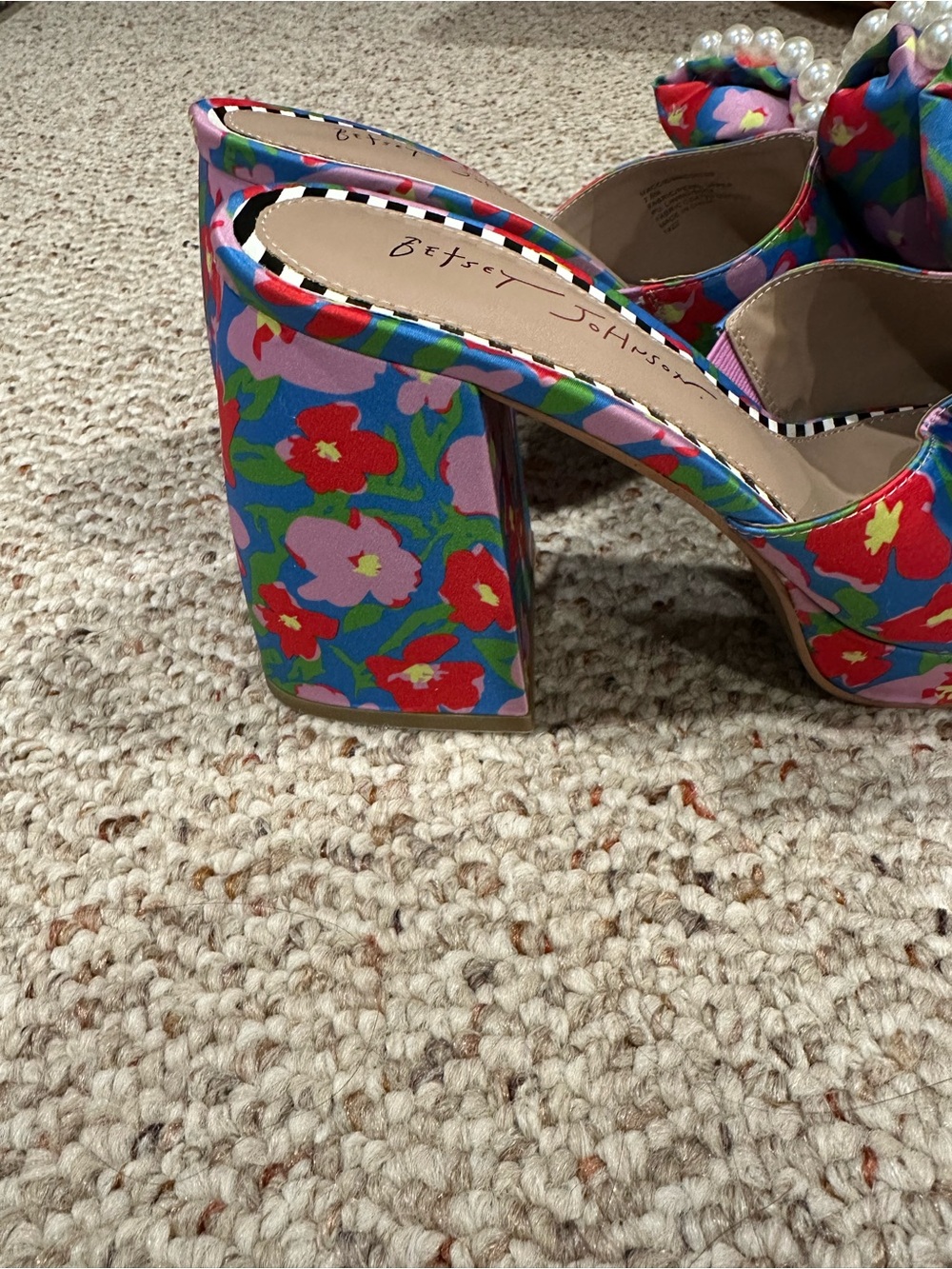 betsey johnson floral pearl bow heels size 7.5 - Picture 3 of 5